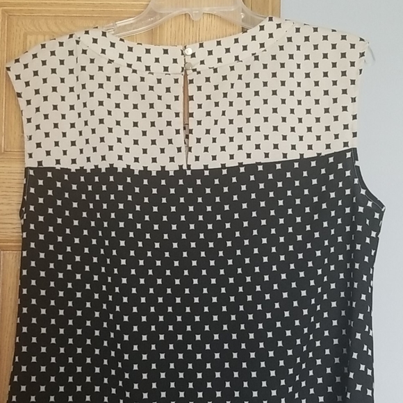 Black & tan blouse - Picture 4 of 4